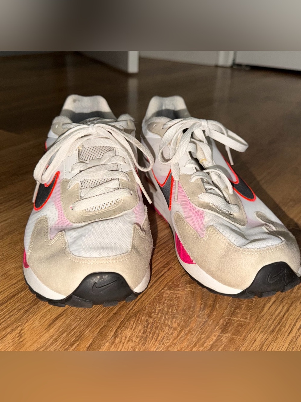 Nike Air Max Women’s White & Pink Sneakers - Picture 3 of 9